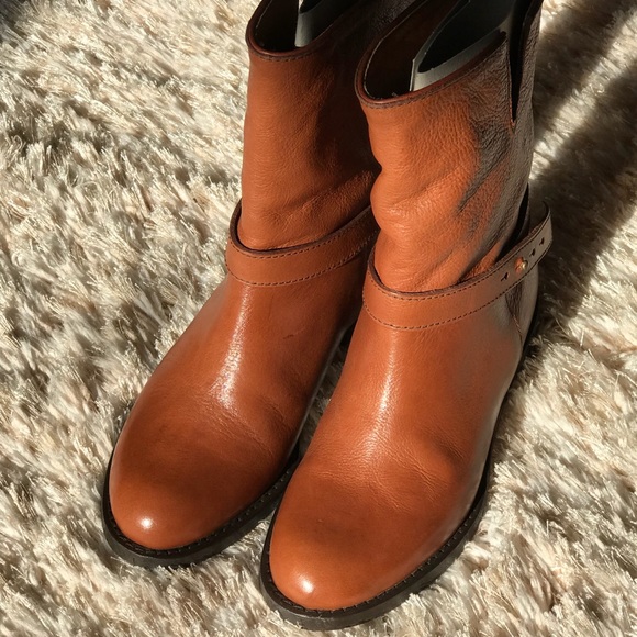 target black strap sandals